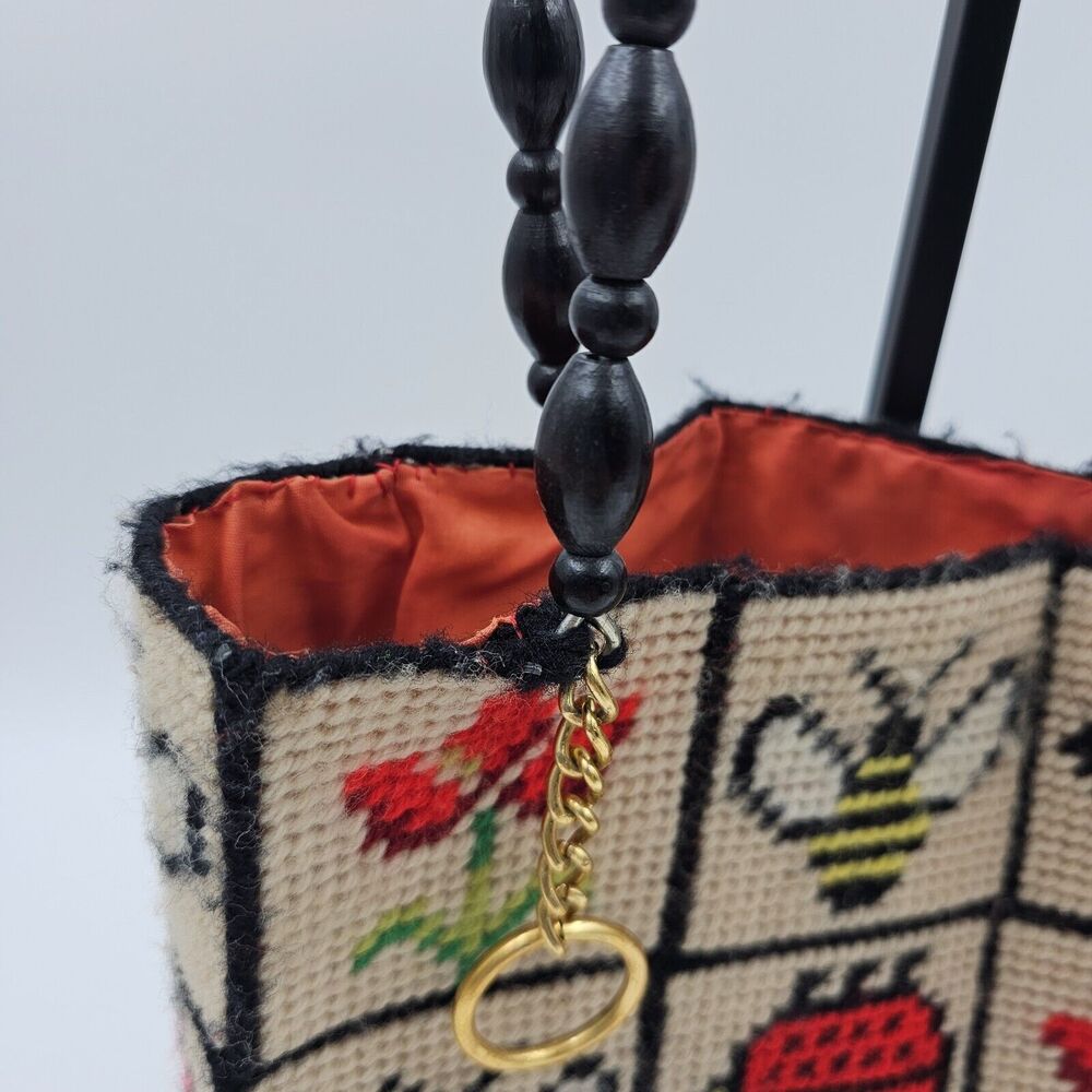 Needlepoint Vintage Bag With Flowers, Bees And Lady Bugs 1970s Plastic Canvas - Picture 8 of 16